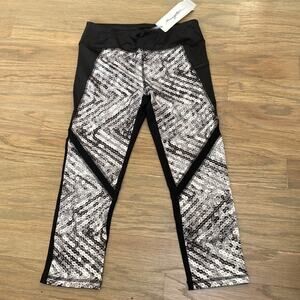 By Gottex NWT Ankle Length Leggings Size Medium